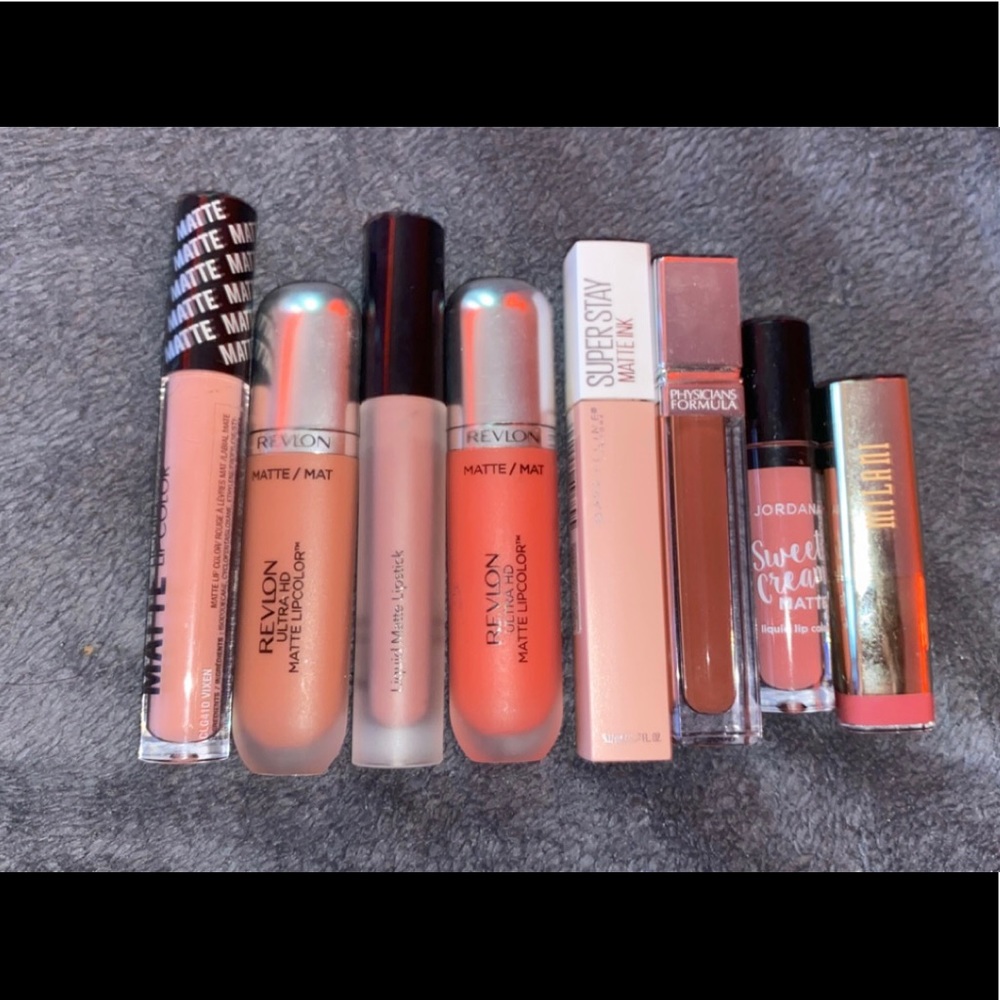 bundle of 8 different lipsticks